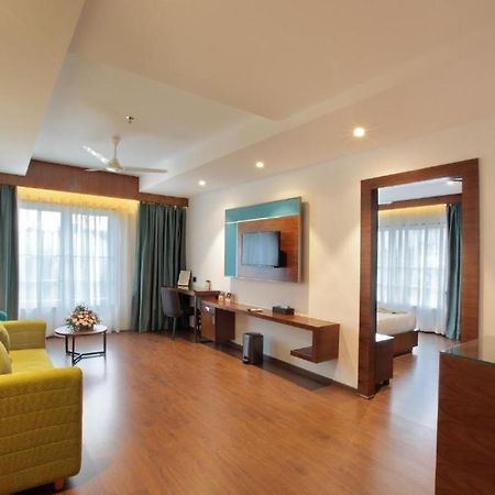 Hotel Ceasar Palace Thodupuzha Экстерьер фото