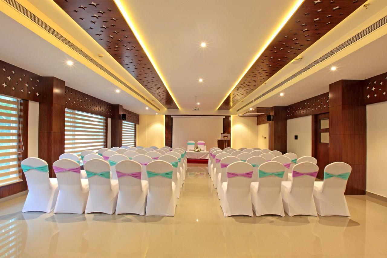 Hotel Ceasar Palace Thodupuzha Экстерьер фото