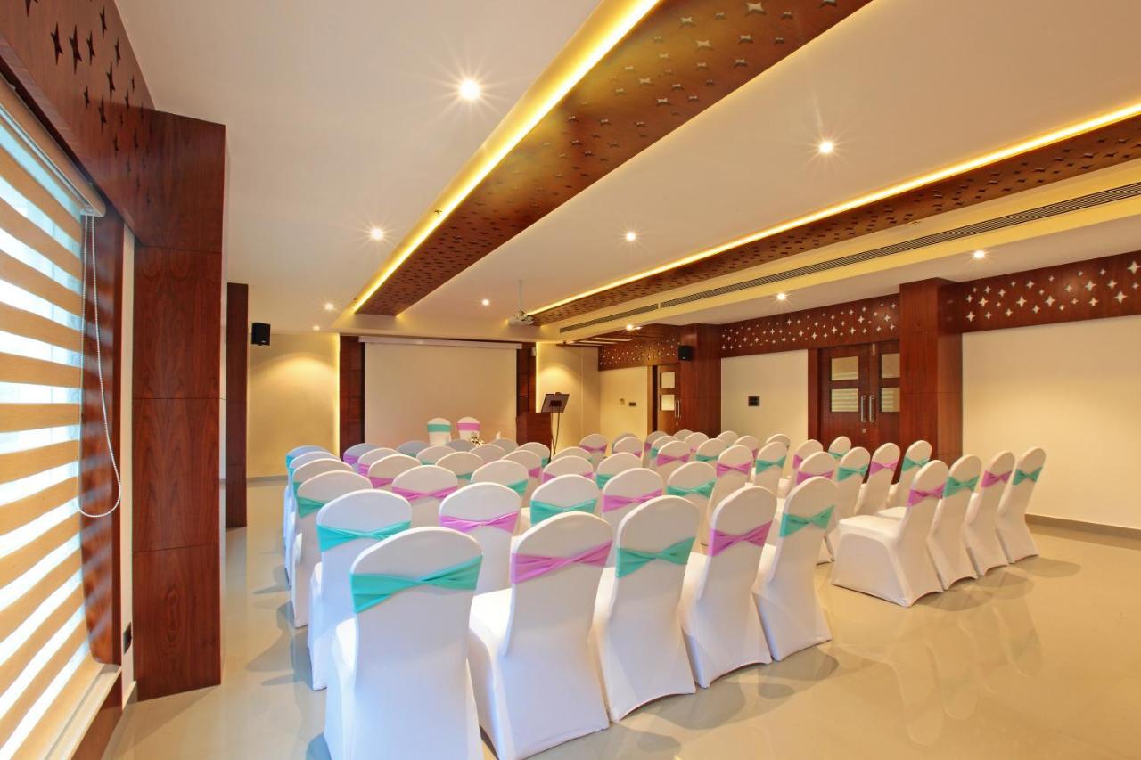 Hotel Ceasar Palace Thodupuzha Экстерьер фото